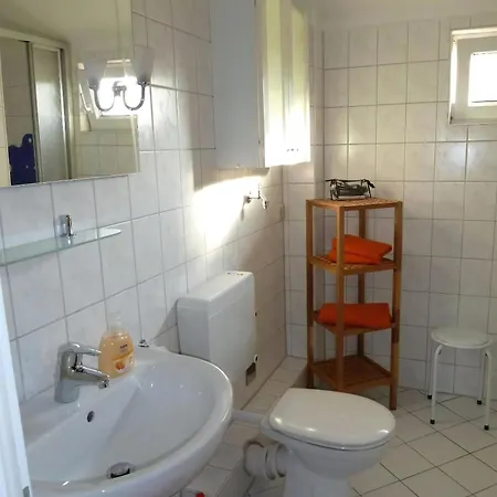 Ruhige Mit Balkon Und Parkplatz