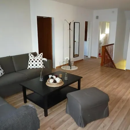 Ruhige Mit Balkon Und Parkplatz